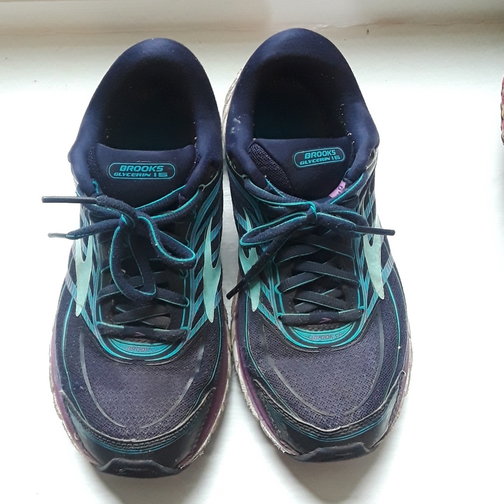 Brooks running shoes women's size 7.5
